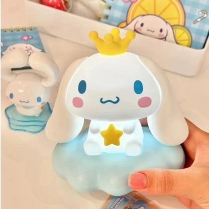 Luz noturna Sanrio; desenho animado com padrão de nuvem esmaltada; cachorro cooloru; cachorro osage; candeeiro de mesa pequeno; decoração de iluminação; festa