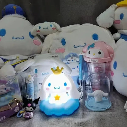 Luz noturna Sanrio; desenho animado com padrão de nuvem esmaltada; cachorro cooloru; cachorro osage; candeeiro de mesa pequeno; decoração de iluminação; festa